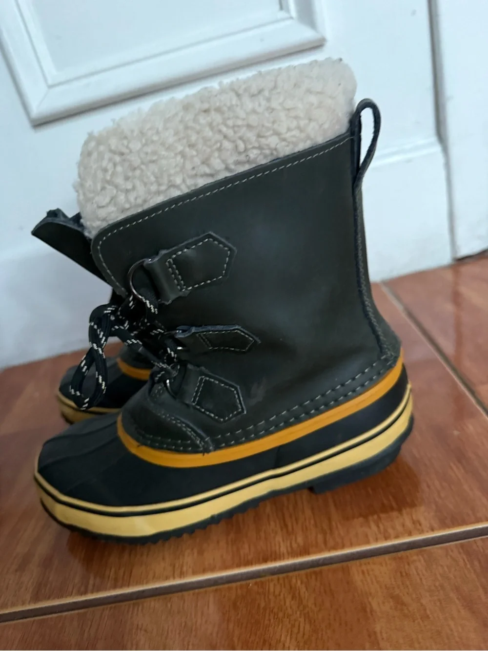 Classic Insulated Winter Boots in Yellow